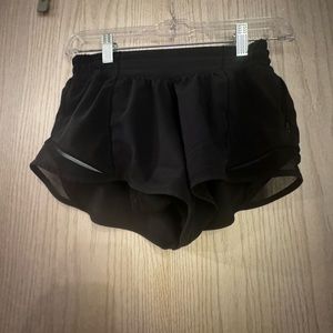 Lululemon Hotty Hot Short II 2.5”